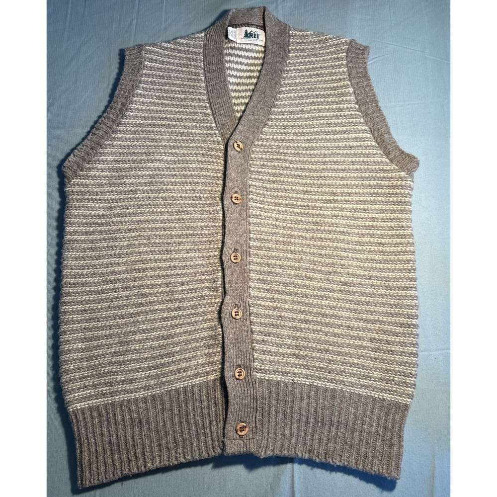 Rei Sweater Vest Knit Size Medium Wool Nylon Blend Buttons Beige Striped Ribbed